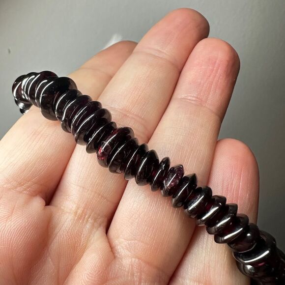 Genuine graduated garnet disk beaded stretchy bracelet!! - Picture 2 of 9